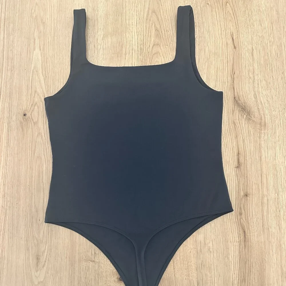 Aritzia Contour Bodysuit- Black (Extra Large) - Picture 4 of 7